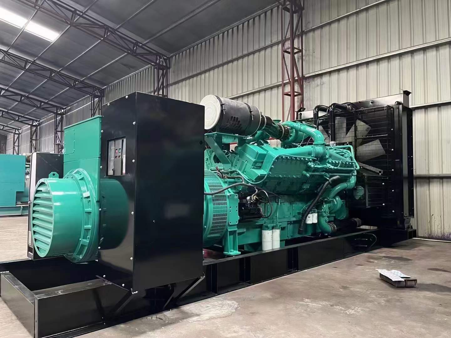 蒸湘如何降低 800kW 柴油发电机输出电流的波动?