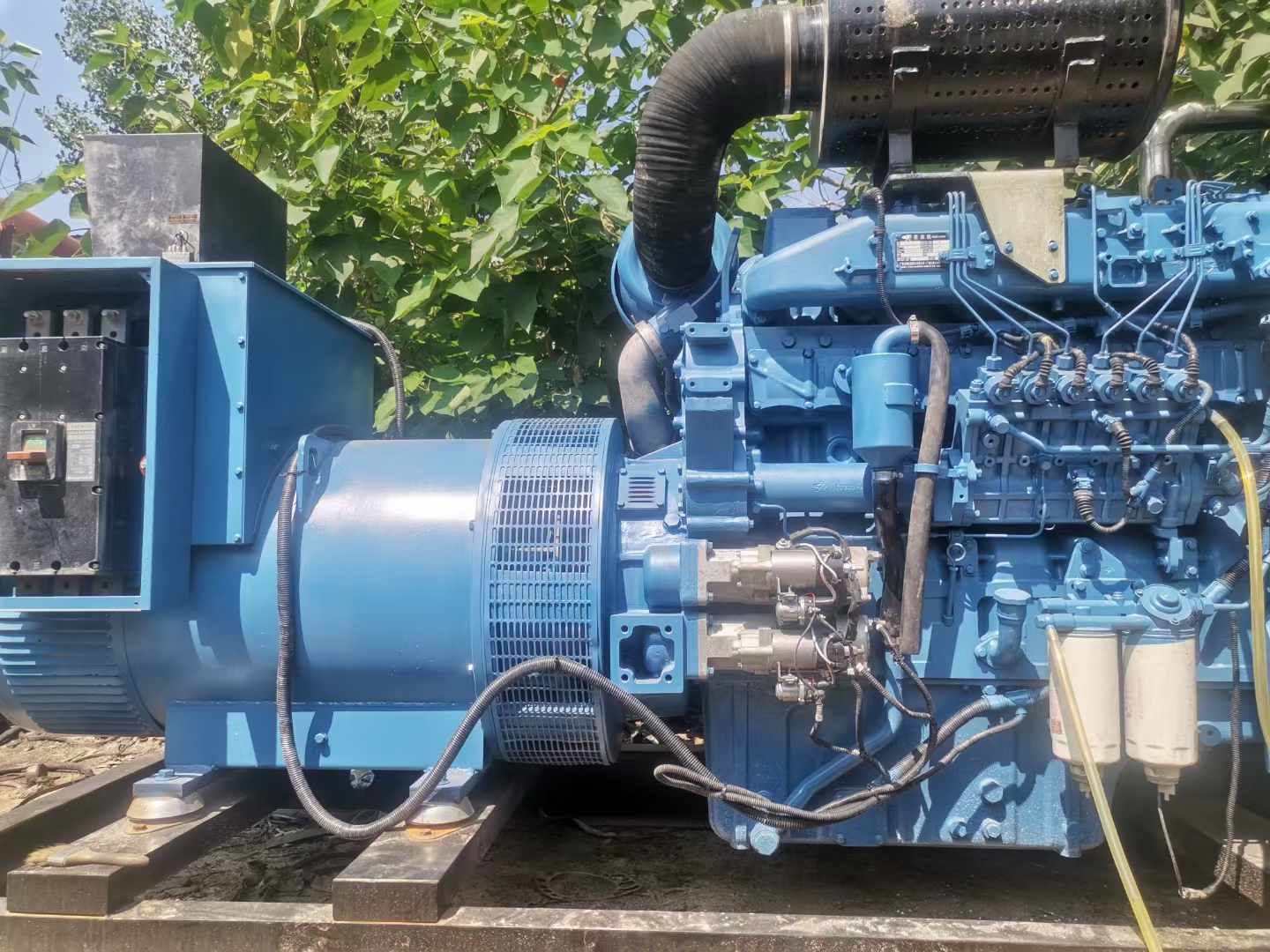 蒸湘详细说明降低 800kW 柴油发电机输出电流波动的方法